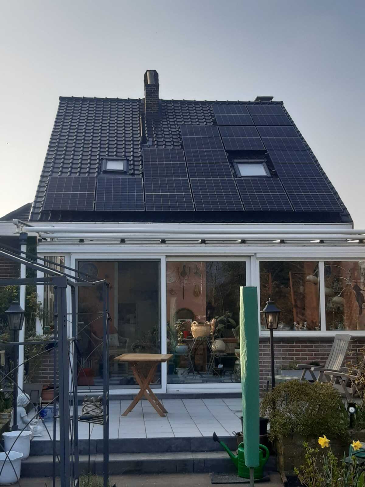 Realisatie 14x REC zonnepanelen 365 Wp Alpha Series (5.255 Wp) met Huawei hybride omvormer SUN2000-4KTL-L1 te Beersel