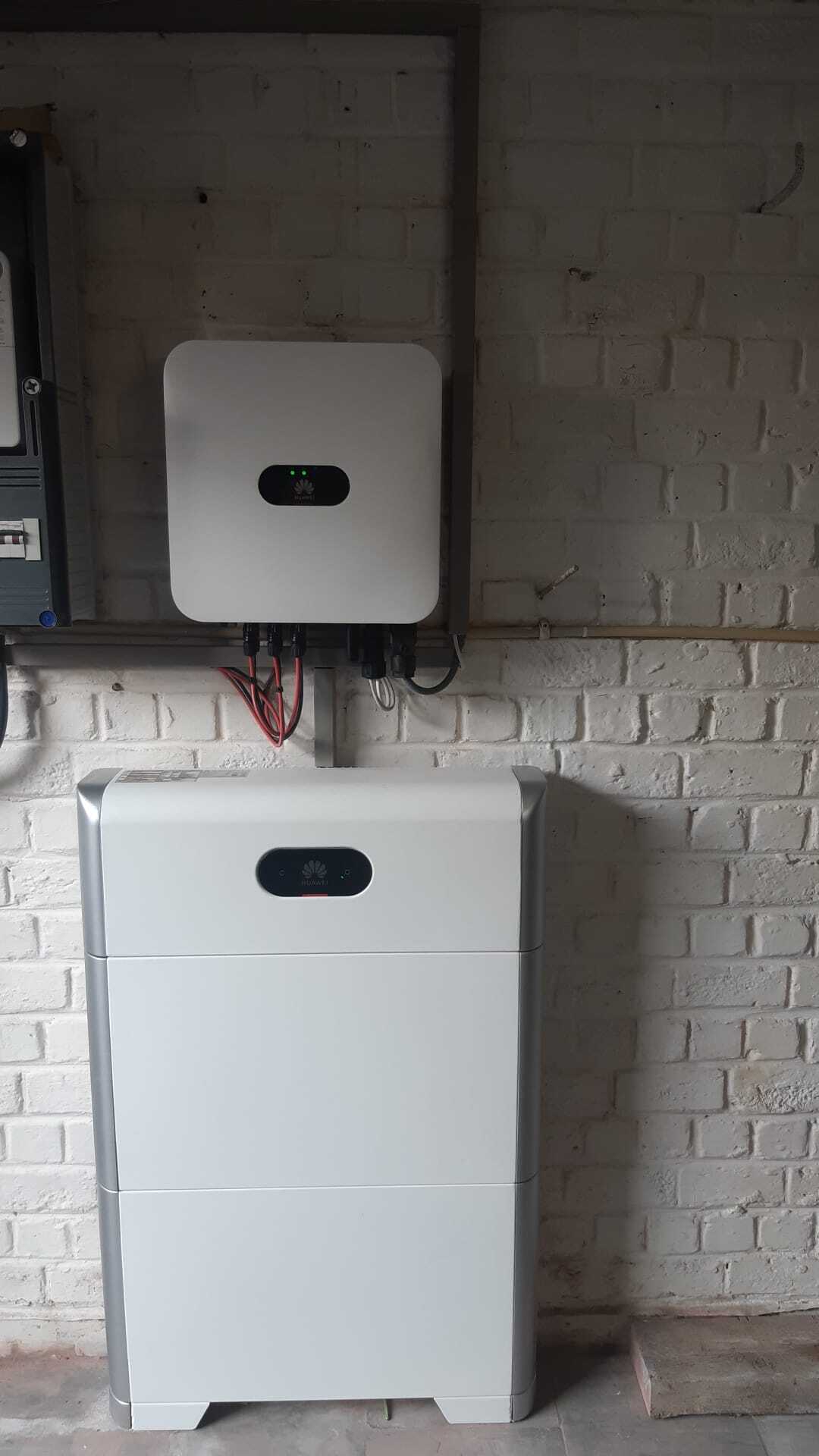 Realisatie 14x REC zonnepanelen 365 Wp Alpha Series (5.255 Wp) met Huawei hybride omvormer SUN2000-4KTL-L1 te Beersel