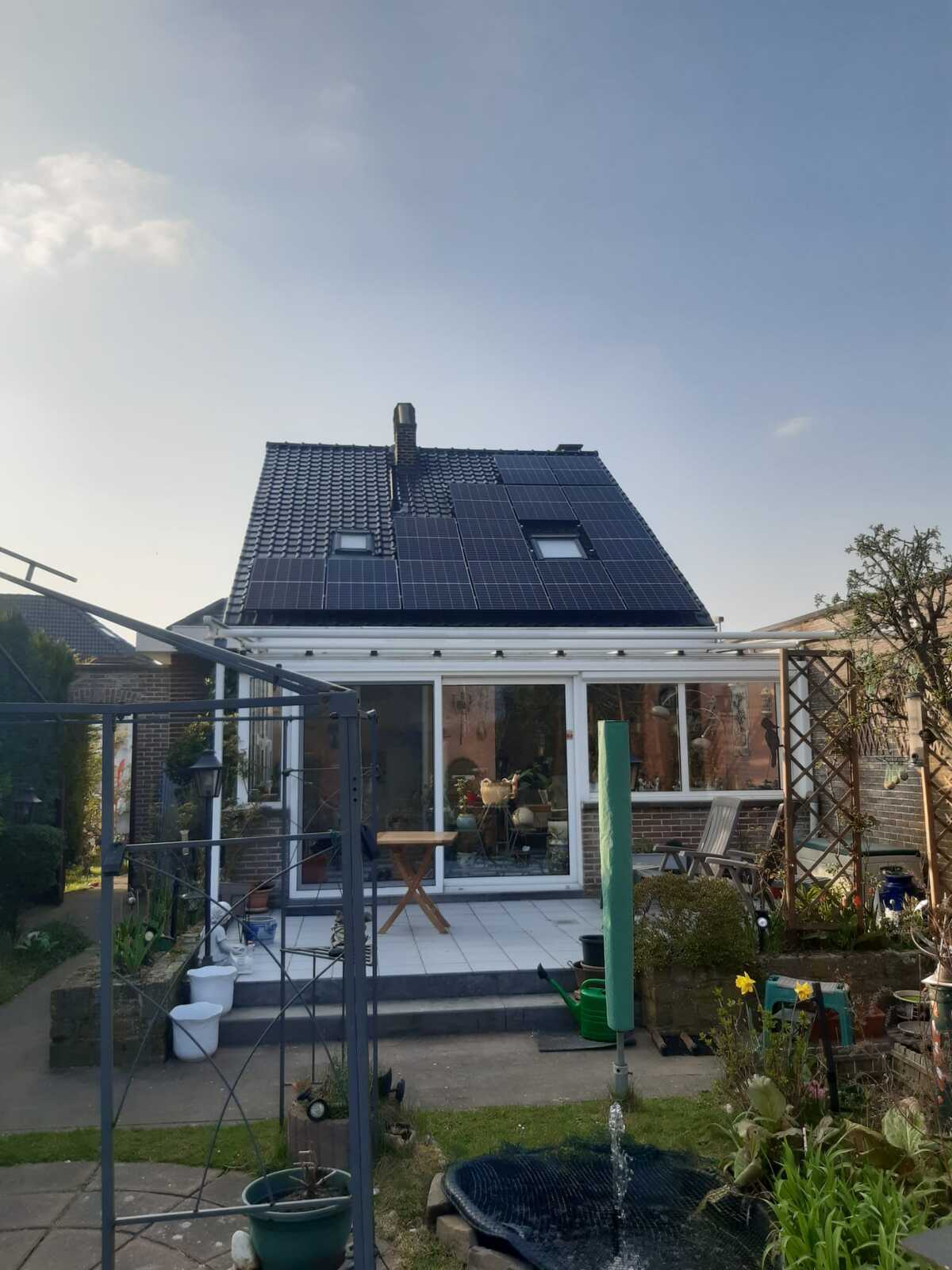 Realisatie 14x REC zonnepanelen 365 Wp Alpha Series (5.255 Wp) met Huawei hybride omvormer SUN2000-4KTL-L1 te Beersel