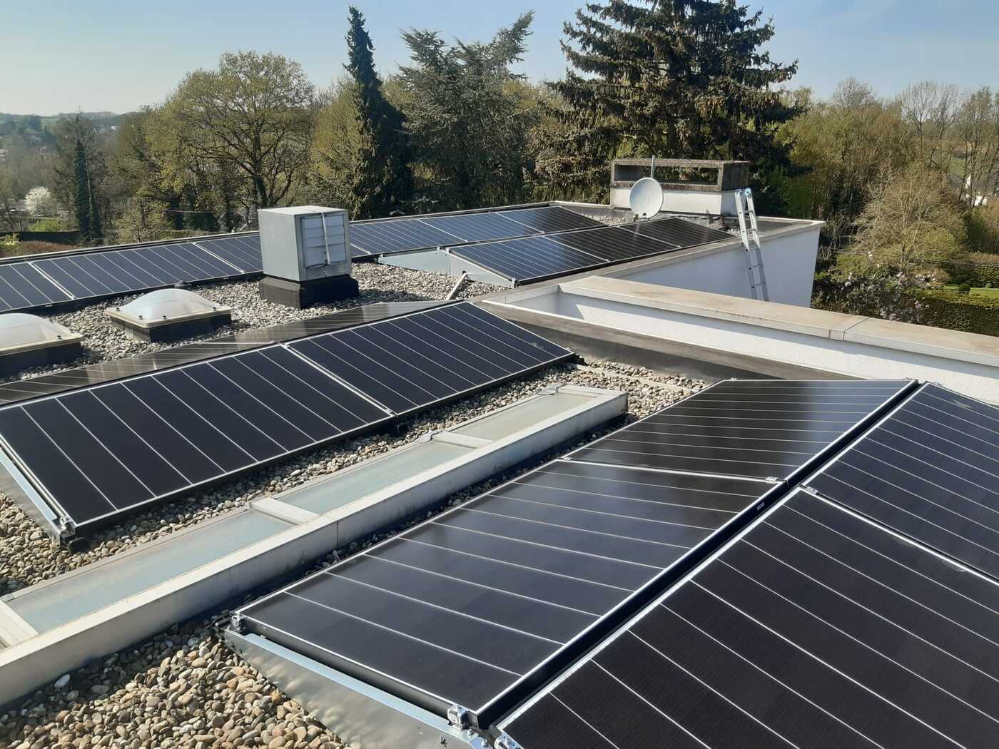 HYUNDAI zonnepanelen 410 WP (10.660 Wp) met Huawei hybride omvormer SUN2000-10.0KTL-M1 te Huldenberg