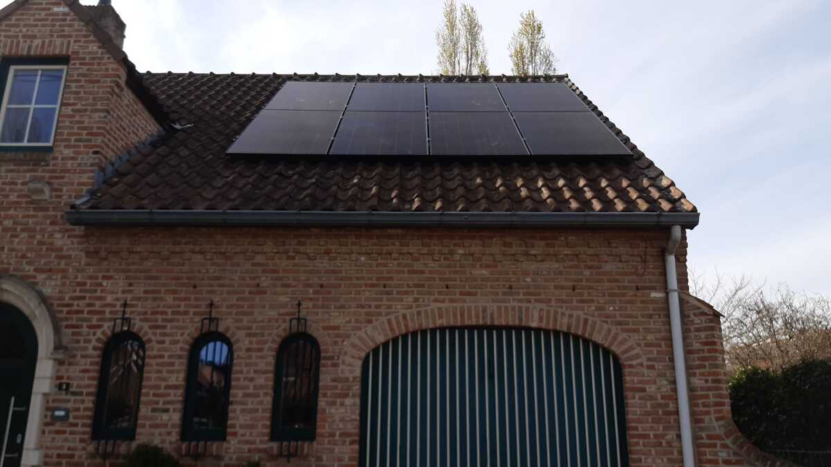 Realisatie 13x BELINUS zonnepanelen 375 ULTRA BLACK GLAS/GLAS (4.875 Wp) met Huawei hybride omvormer SUN2000-3KTL-L1 te Hasselt