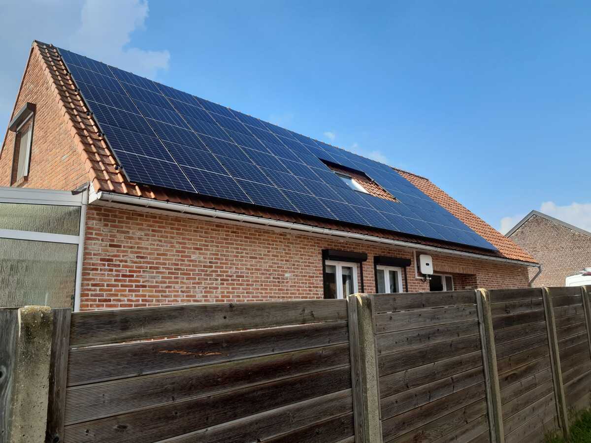 Realisatie 31x REC zonnepanelen 365 Wp Alpha Series (11.315 Wp) met Huawei hybride omvormer SUN2000-10KTL-M1 te Kortessem