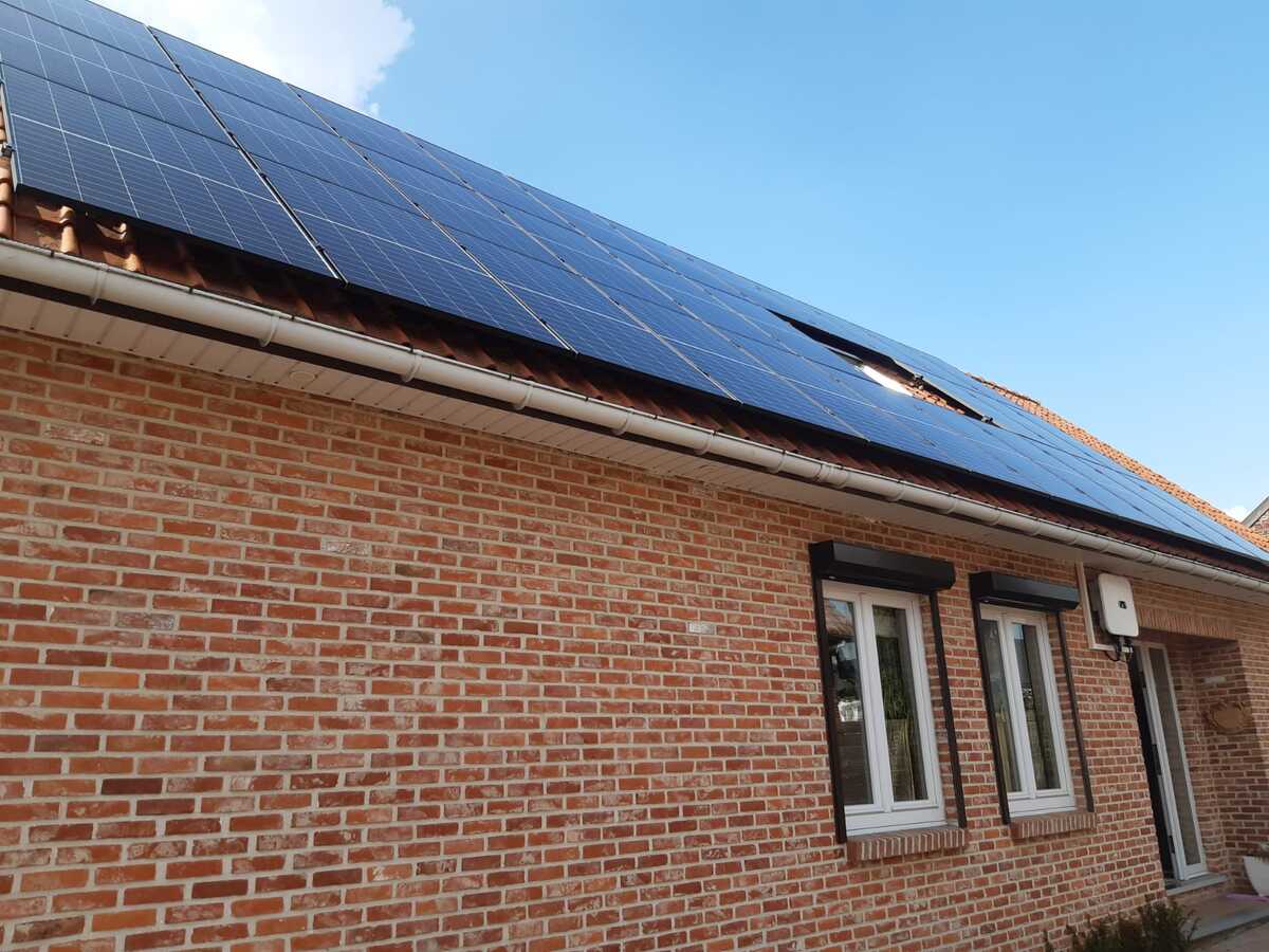 Realisatie 31x REC zonnepanelen 365 Wp Alpha Series (11.315 Wp) met Huawei hybride omvormer SUN2000-10KTL-M1 te Kortessem