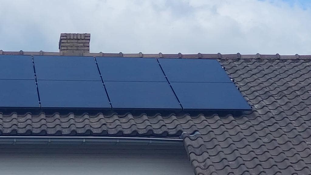 Realisatie 14x QCELLS zonnepanelen 370 FULL BLACK (5.180 Wp) met Huawei hybride omvormer SUN2000-4.0KTL-L1 te Riemst