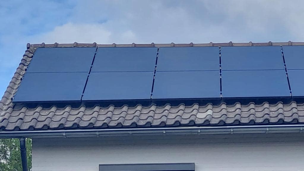 Realisatie 14x QCELLS zonnepanelen 370 FULL BLACK (5.180 Wp) met Huawei hybride omvormer SUN2000-4.0KTL-L1 te Riemst