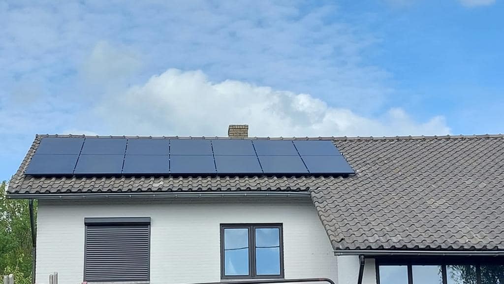 Realisatie 14x QCELLS zonnepanelen 370 FULL BLACK (5.180 Wp) met Huawei hybride omvormer SUN2000-4.0KTL-L1 te Riemst