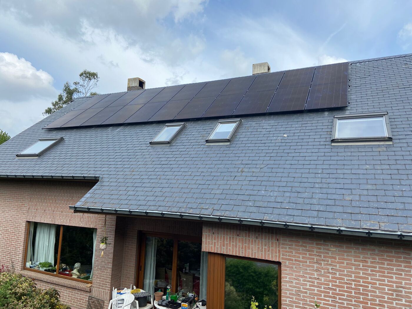 Realisatie 22x BELINUS zonnepanelen 375 ULTRA BLACK GLASGLAS BIFACIAL (8.250 Wp) met Huawei hybride omvormer SUN2000 8.0KTL te Meise