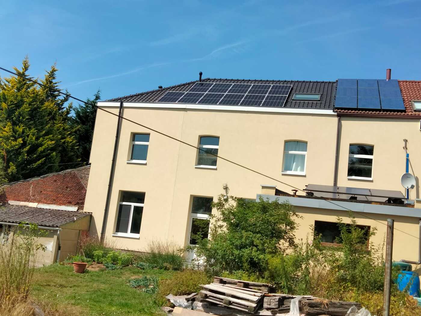 Realisatie 11x JA SOLAR zonnepanelen 380 Wp BIFACIAL (4.180 Wp) met Huawei SUN2000-4.6KTL-L1 omvormer + 5 kWh Huawei batterij te Hoegaarden