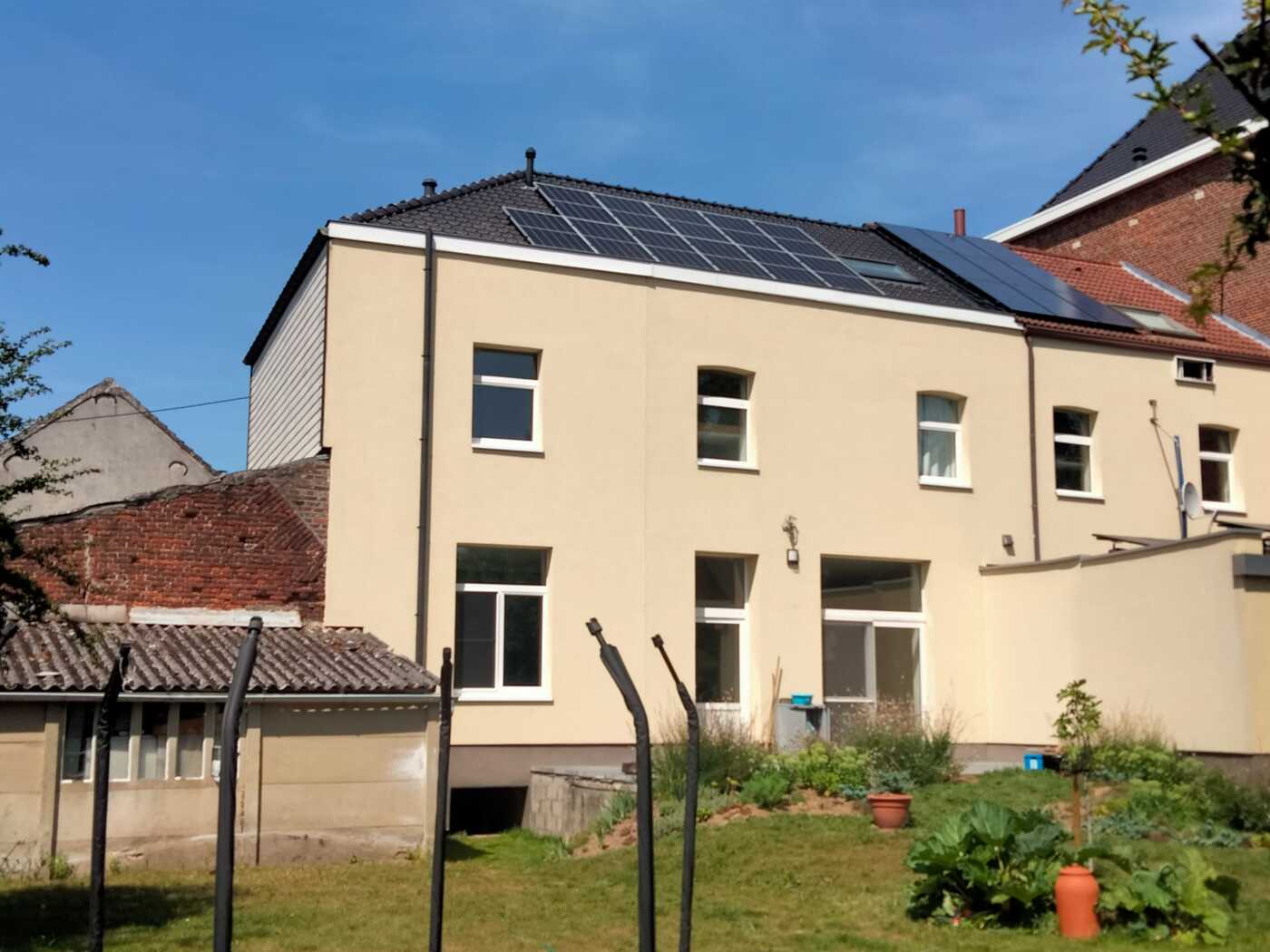 Realisatie 11x JA SOLAR zonnepanelen 380 Wp BIFACIAL (4.180 Wp) met Huawei SUN2000-4.6KTL-L1 omvormer + 5 kWh Huawei batterij te Hoegaarden