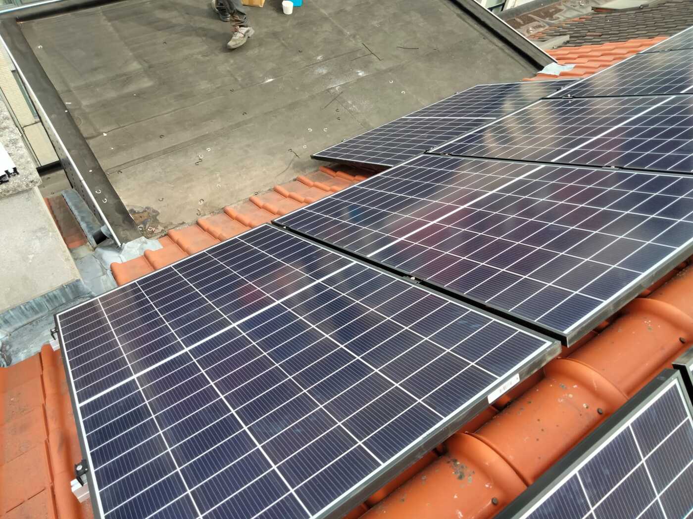 Realisatie 12x REC zonnepanelen 365 Wp ALPHA SERIES Antwerpen