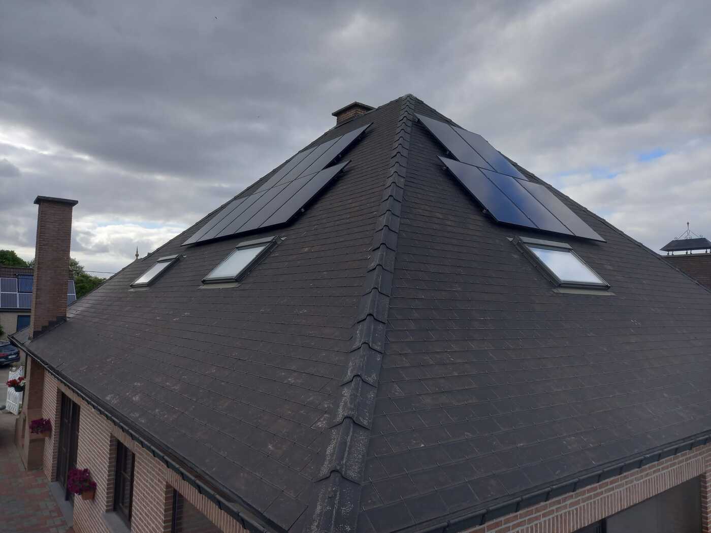 Realisatie 13x REC zonnepanelen 405 Wp ALPA PURE Leien Dak