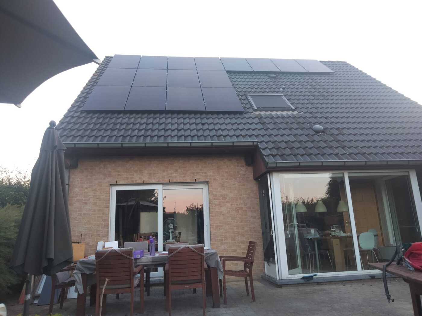 Realisatie 40x REC zonnepanelen 405 Wp ALPA PURE Linden