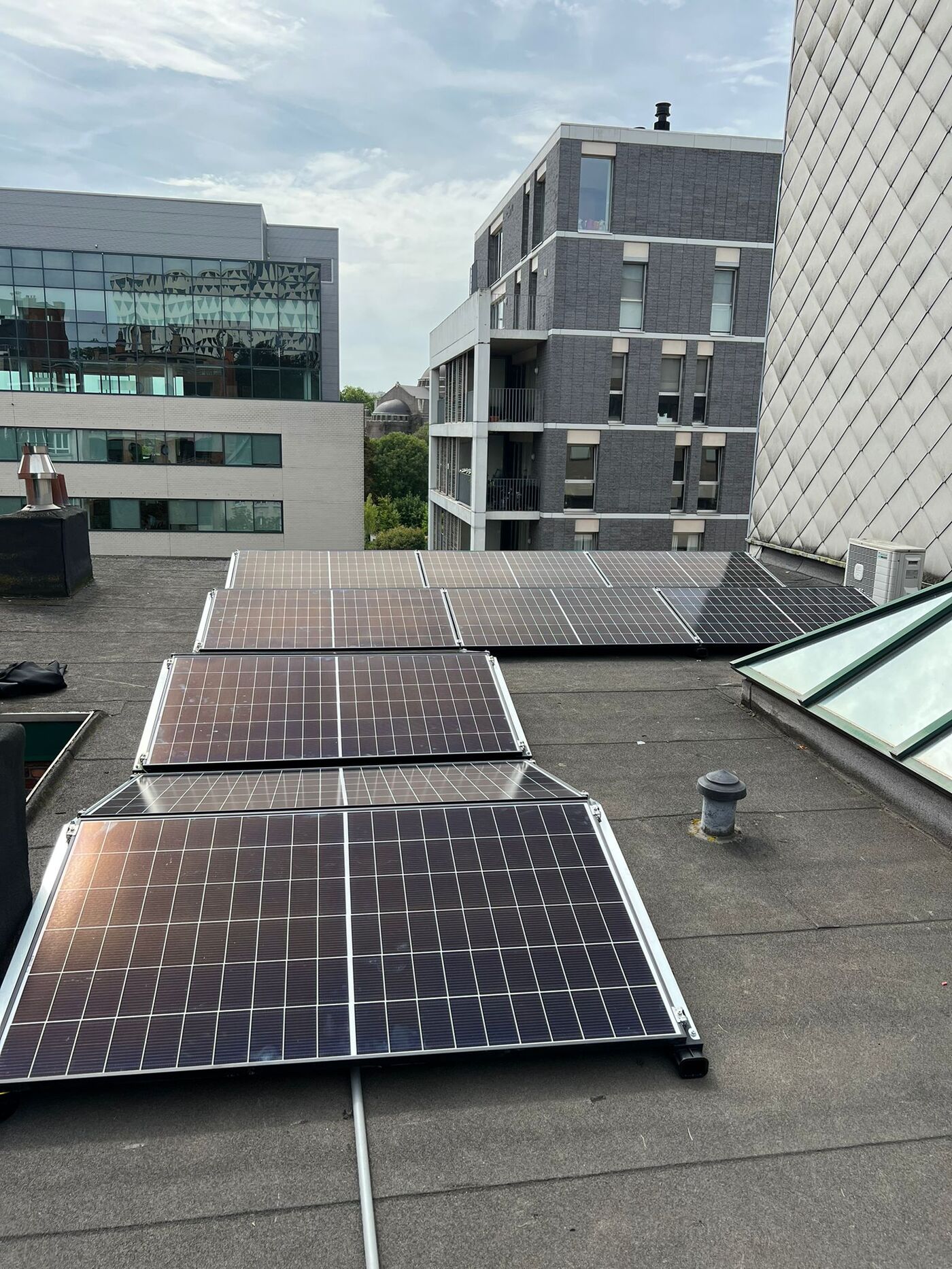 Realisatie 16x REC zonnepanelen 365 Wp ALPHA SERIES Antwerpen