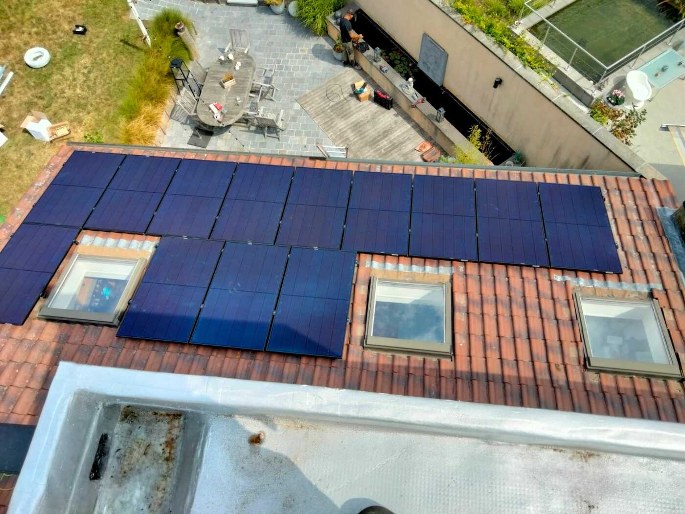 Realisatie 19x REC zonnepanelen 405 Wp ALPA PURE Halle