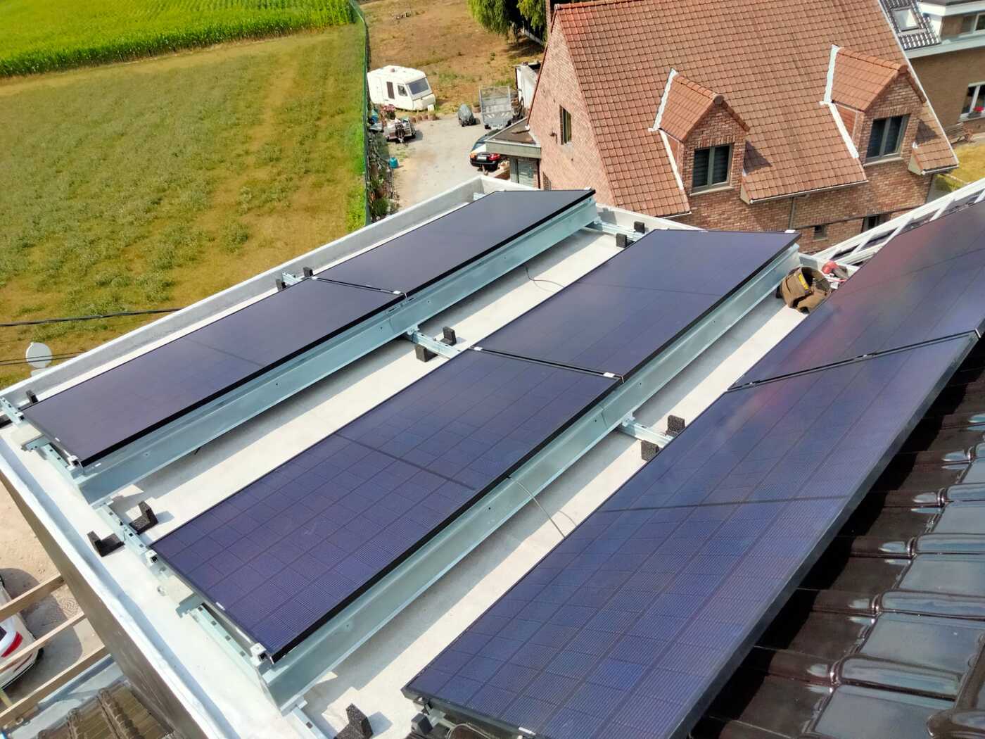 Realisatie 19x REC zonnepanelen 405 Wp ALPA PURE Halle