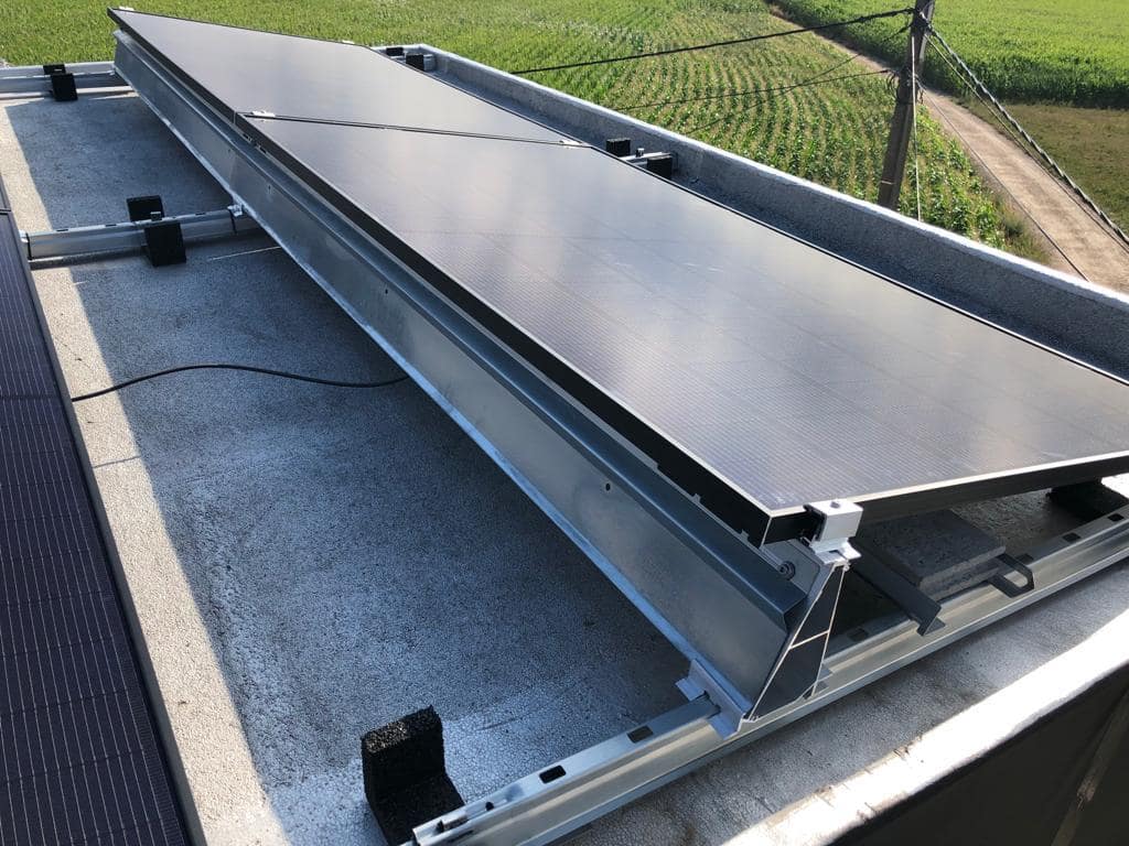 Realisatie 19x REC zonnepanelen 405 Wp ALPA PURE Halle