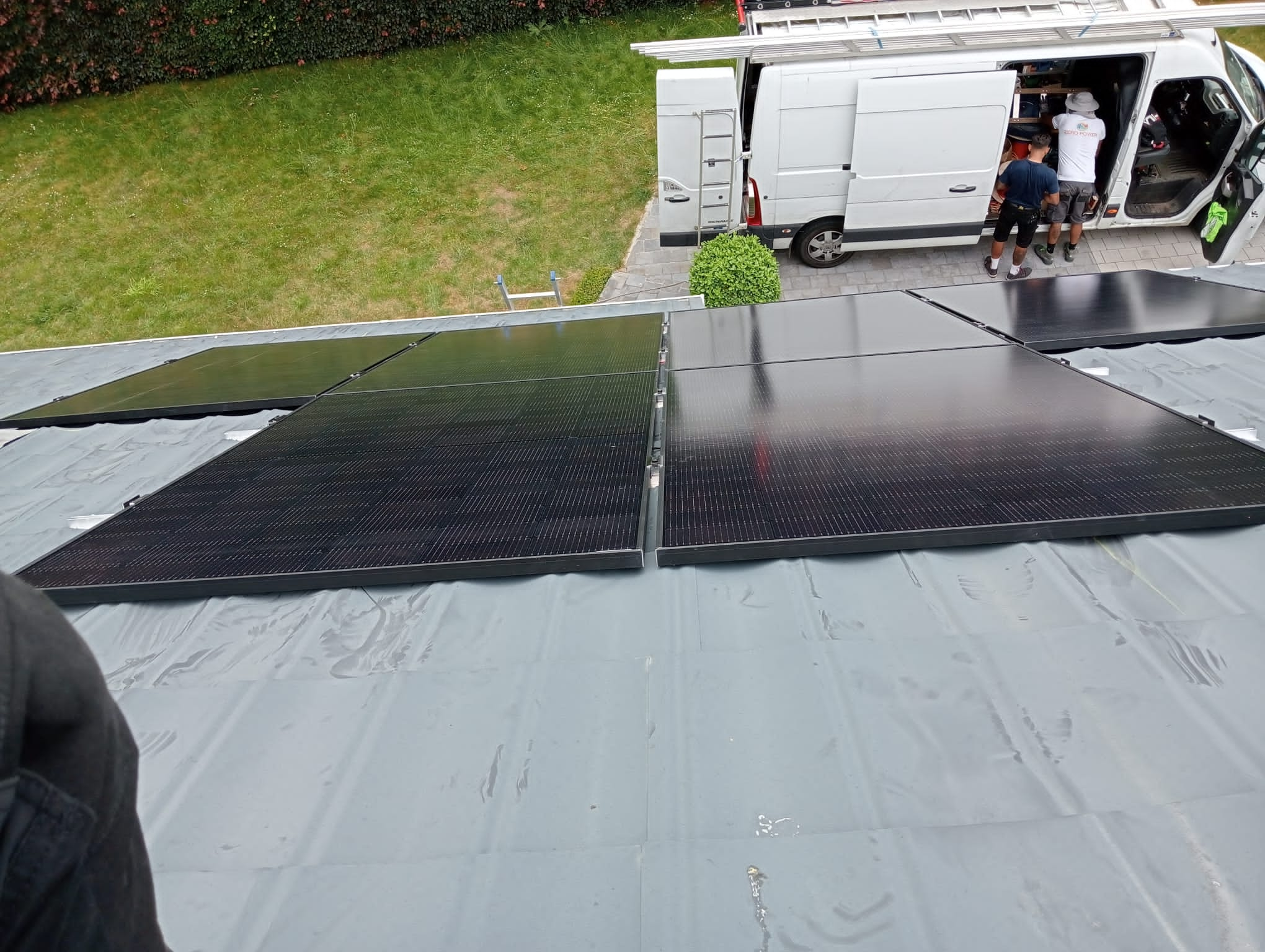 Realisatie 14 JINKO 420 zonnepanelen FULL BLACK Bierbeek