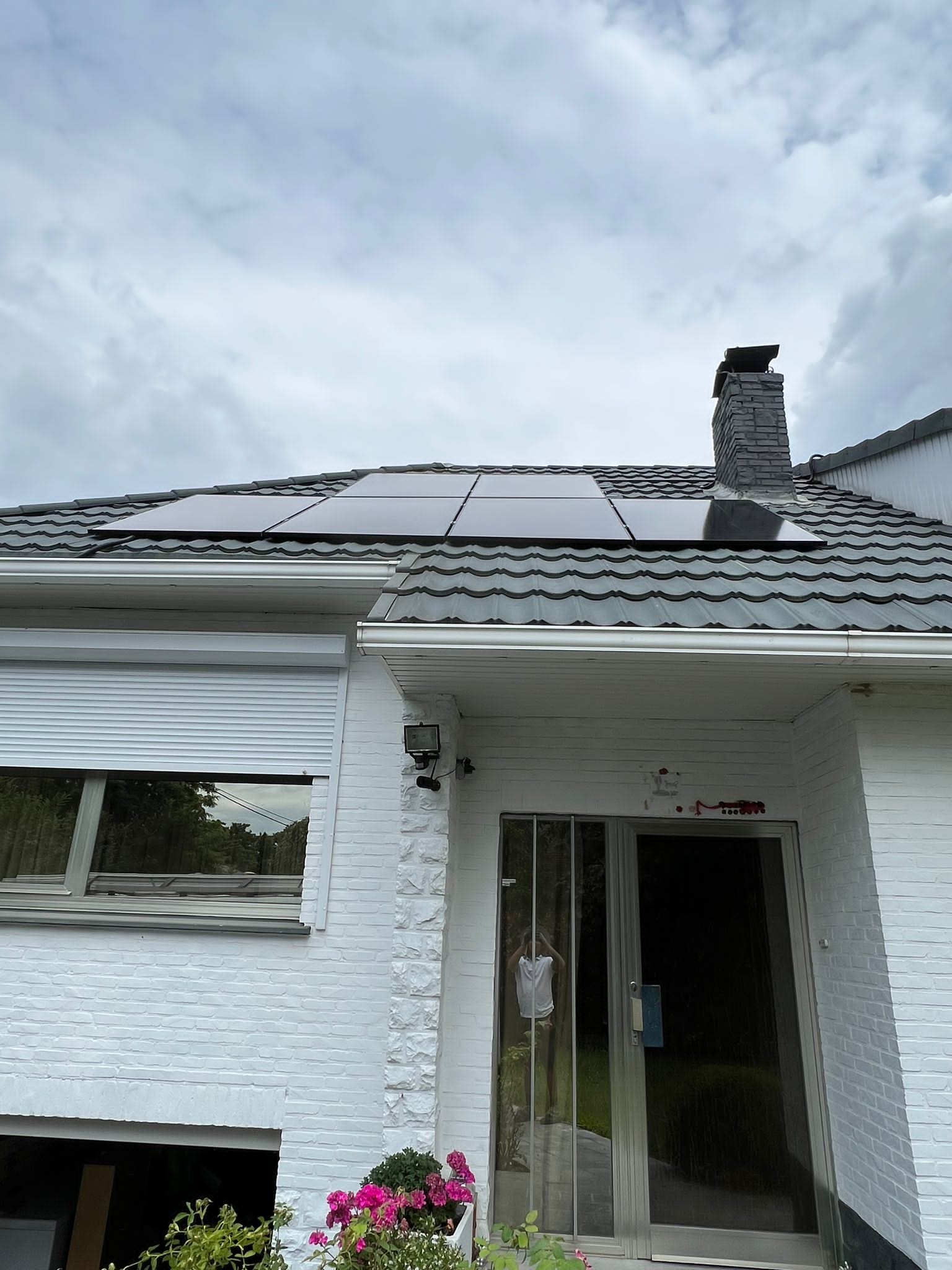 Realisatie 14 JINKO 420 zonnepanelen FULL BLACK Bierbeek