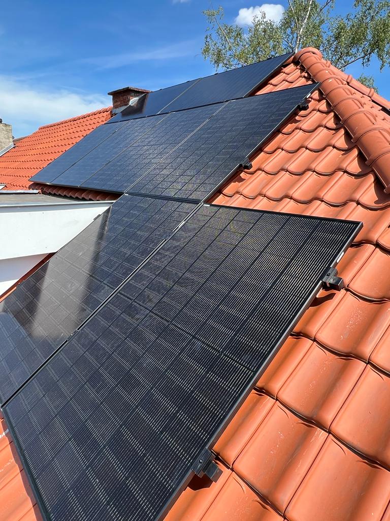 Realisatie 14x JINKO zonnepanelen FULL BLACK 420 (6.720 Wp) + 5x REC 405 Full Black met Huawei SUN2000-6.0KTL-M1 omvormer te Leuven