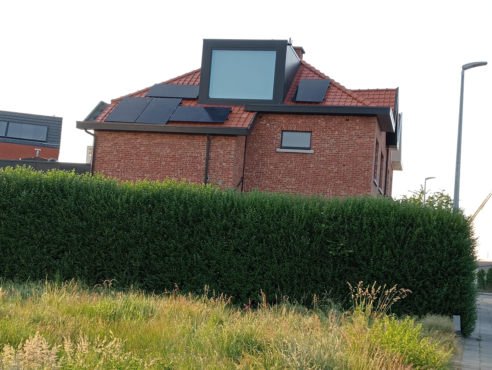 Realisatie 14x JINKO zonnepanelen FULL BLACK 420 (6.720 Wp) + 5x REC 405 Full Black met Huawei SUN2000-6.0KTL-M1 omvormer te Leuven