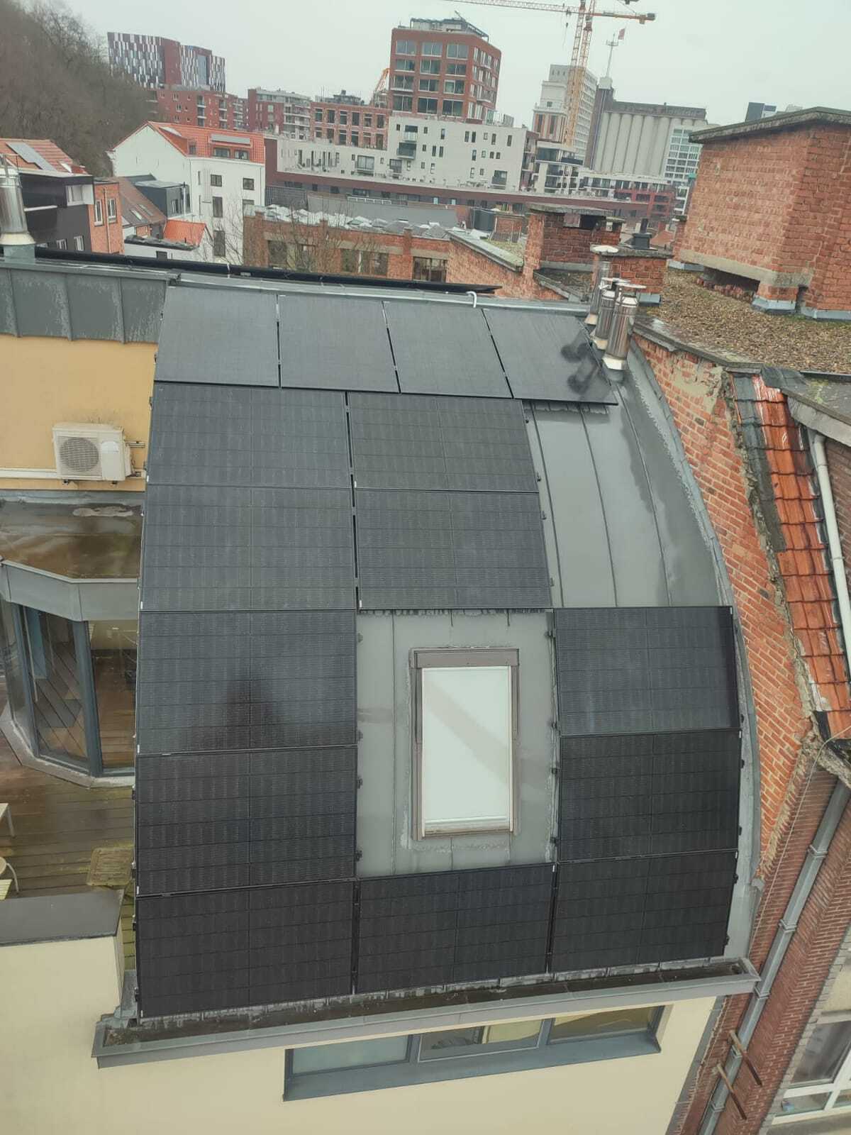 40x JINKO zonnepanelen FULL BLACK 425 Wp (8.300 Wp) zinken dak met Huawei SUN2000-10KTL-M1 omvormer + 15 kWh Huawei batterij te Leuven