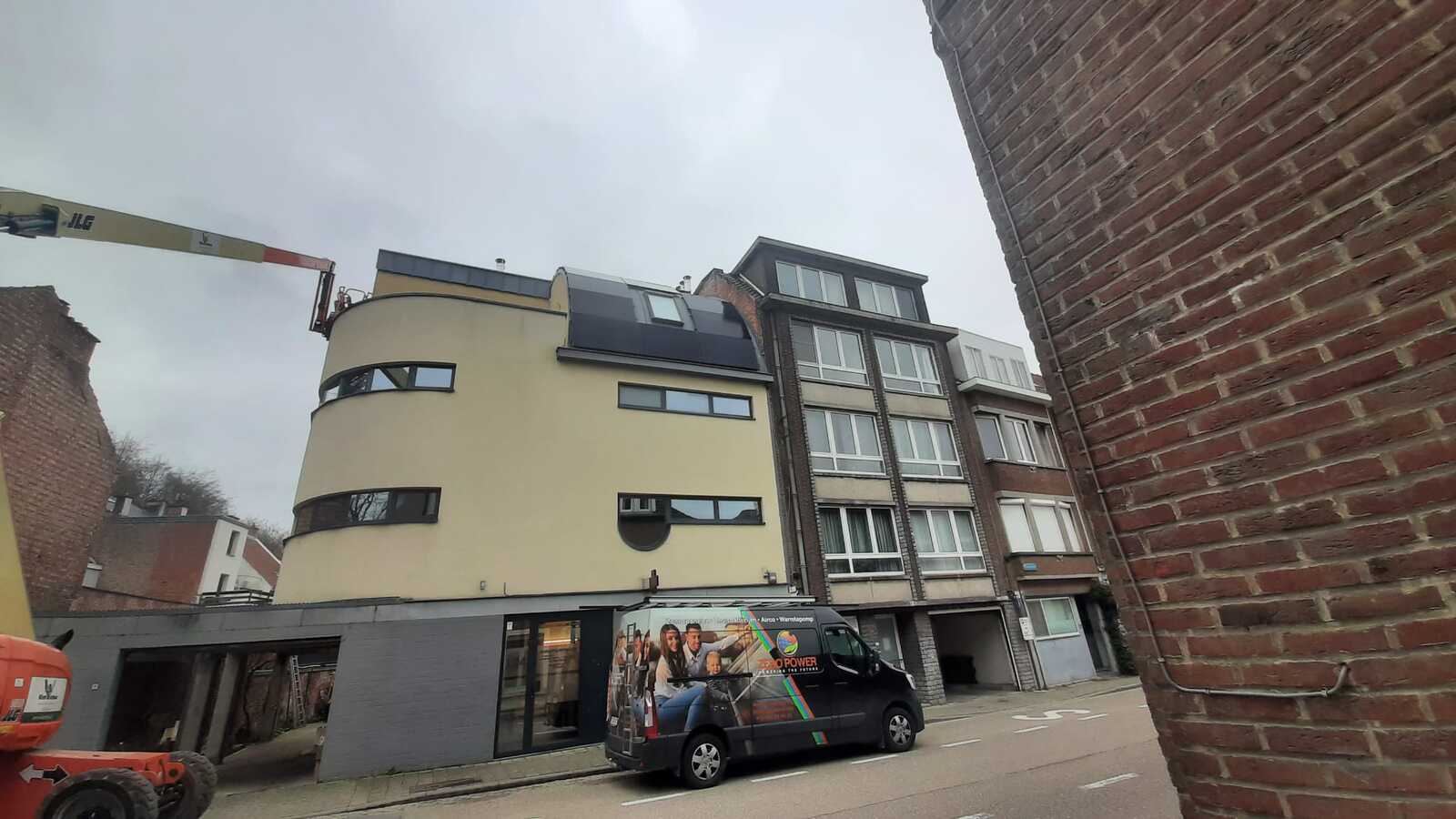 40x JINKO zonnepanelen FULL BLACK 425 Wp (8.300 Wp) zinken dak met Huawei SUN2000-10KTL-M1 omvormer + 15 kWh Huawei batterij te Leuven