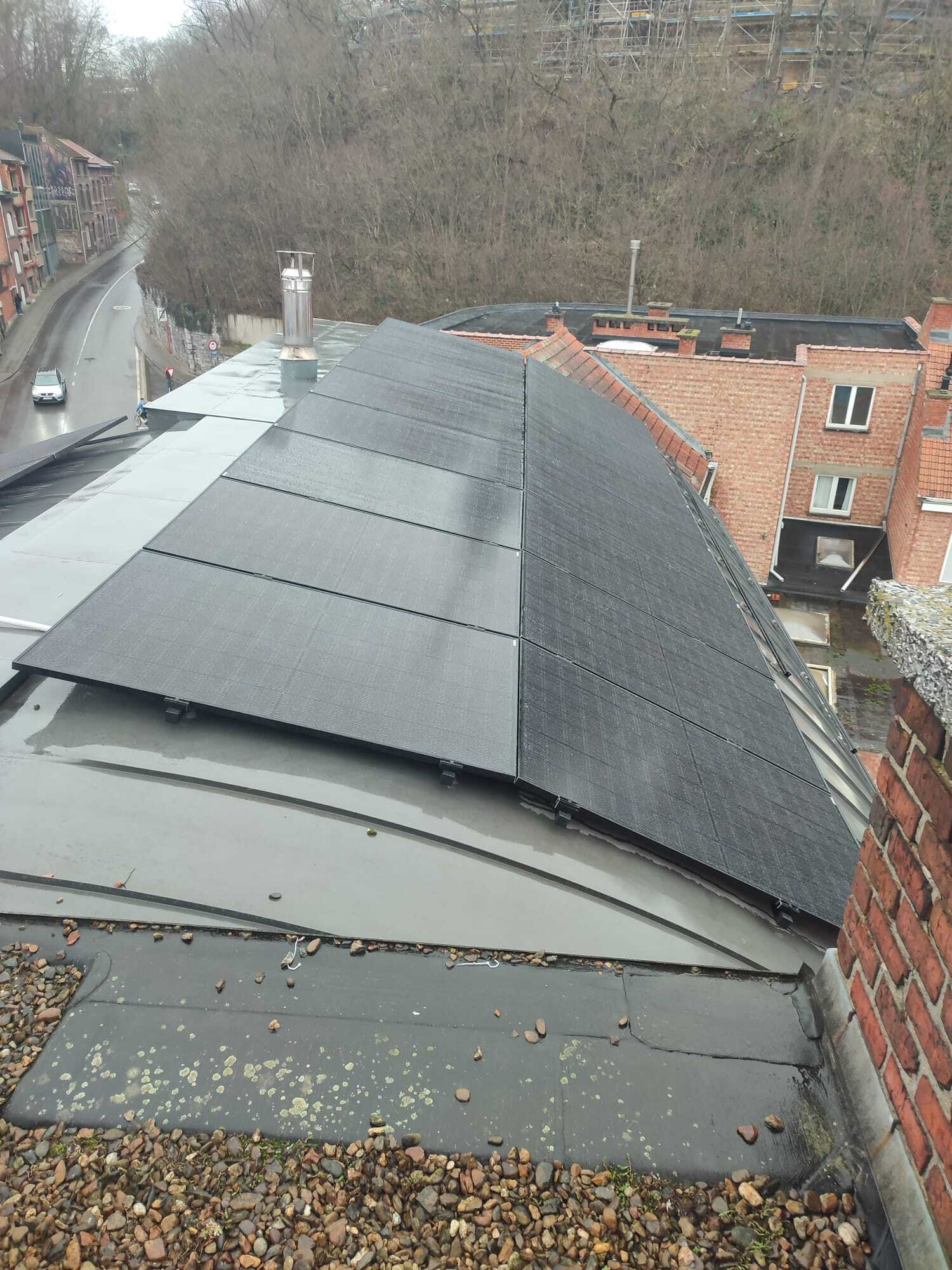 40x JINKO zonnepanelen FULL BLACK 425 Wp (8.300 Wp) zinken dak met Huawei SUN2000-10KTL-M1 omvormer + 15 kWh Huawei batterij te Leuven