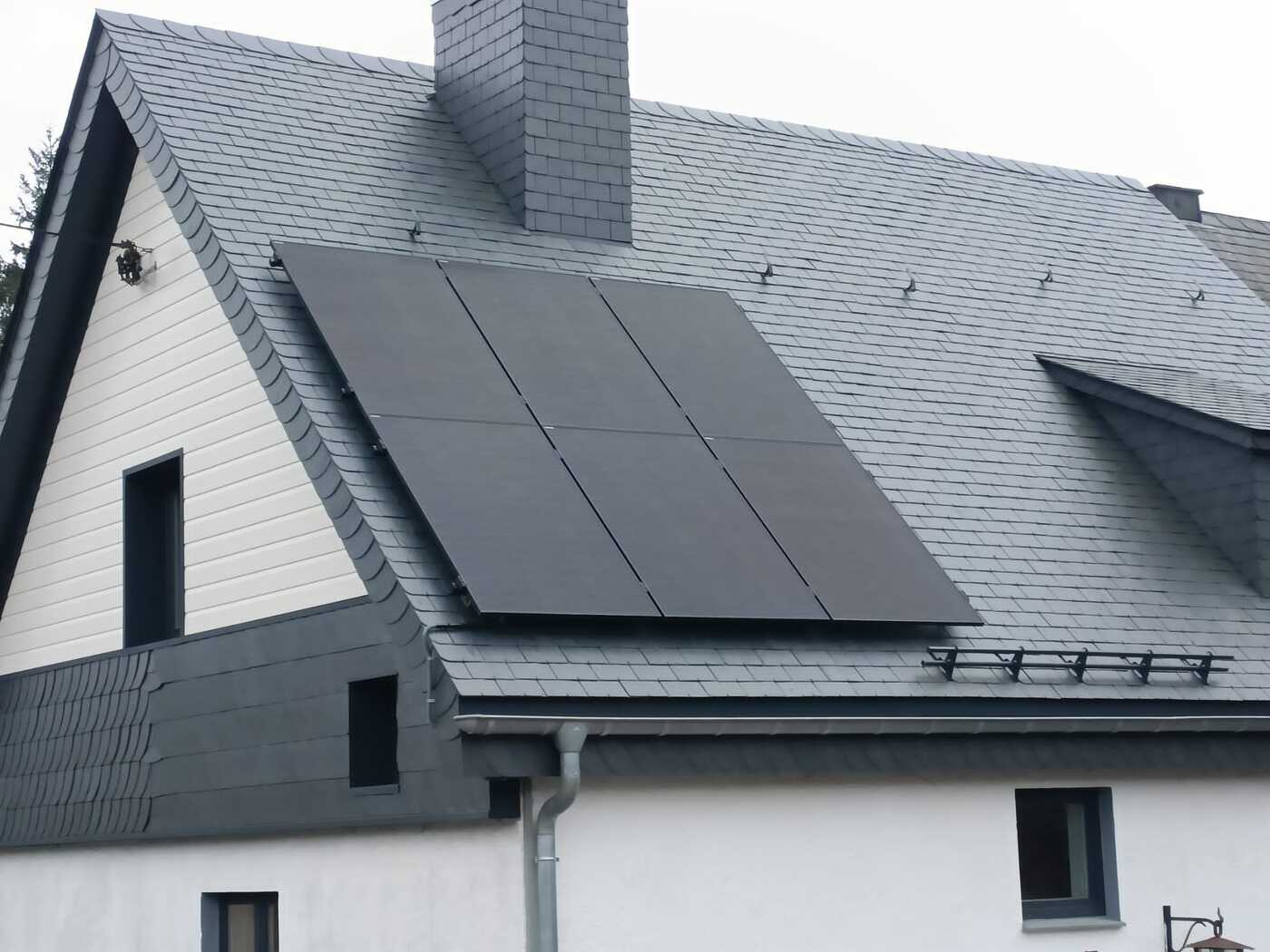 Realisatie 12x JINKO zonnepanelen 4760 Büllingen Zeropower.be