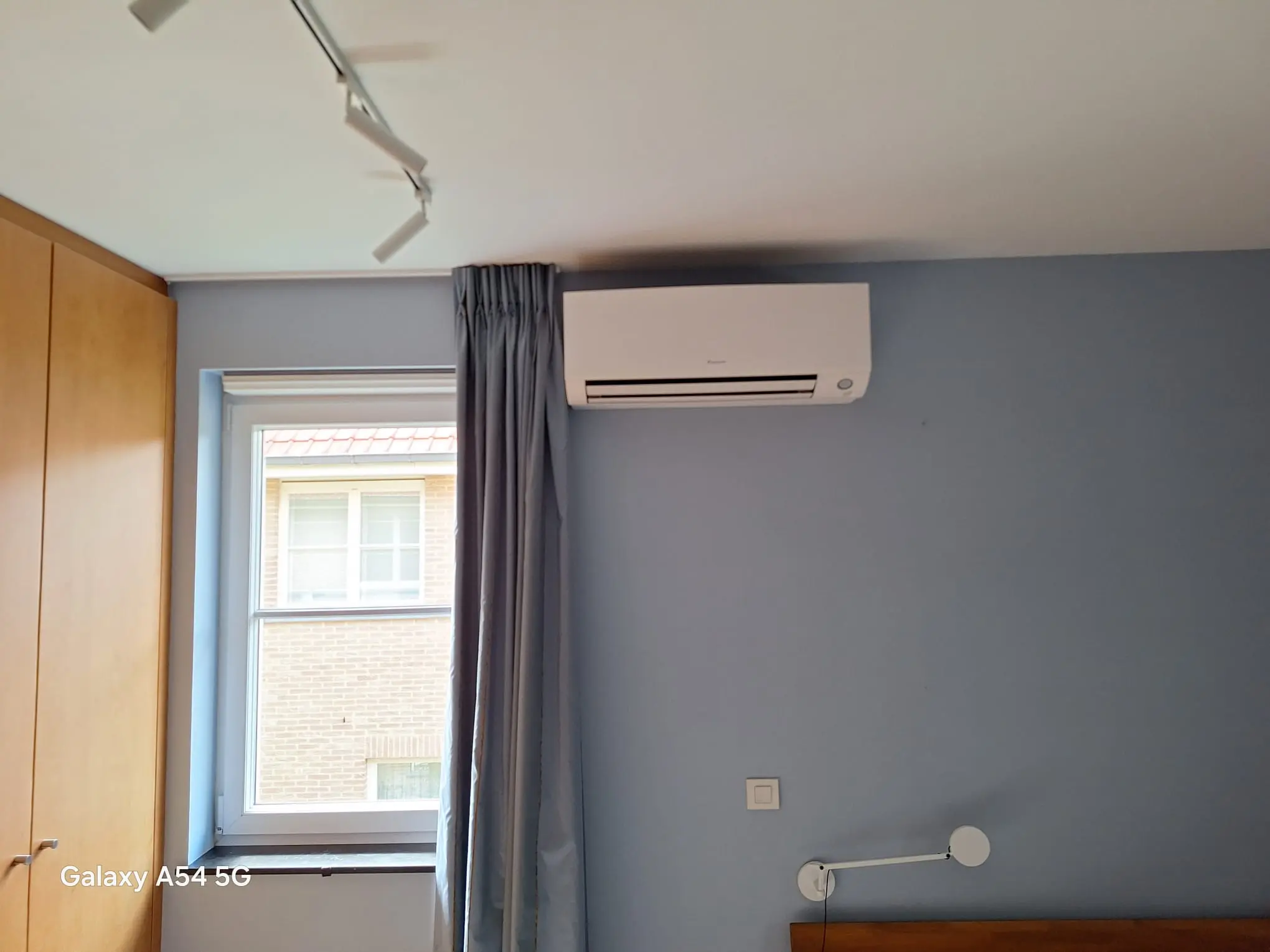 Realisatie Daikin multisplit aircowarmtepomp bestaande uit 3 binnenunits Perfera + Stylish te Kraainem