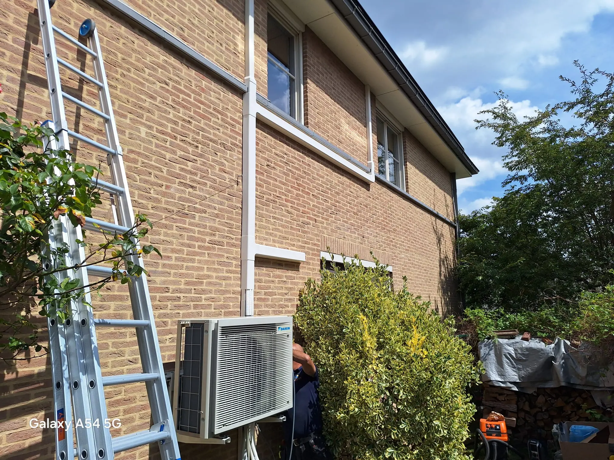 Realisatie Daikin multisplit aircowarmtepomp bestaande uit 3 binnenunits Perfera + Stylish te Kraainem