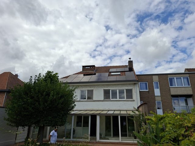 Realisatie van 30x Denim 440 Wp Full black en 10KTL-BEM Huawei omvormer met 10 kw batterij te Vilvoorde.