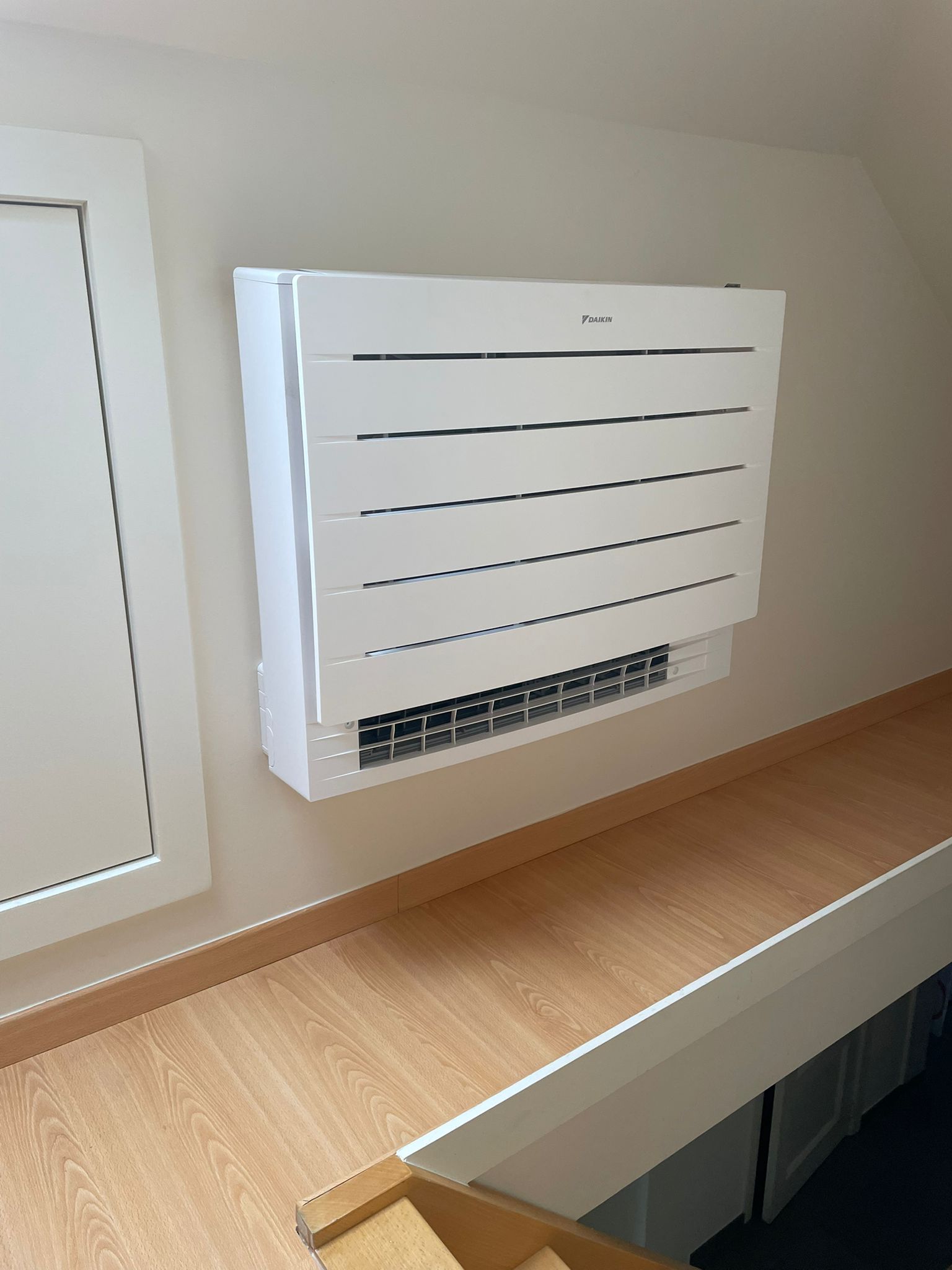 Realisatie 2x Daikin Perfera+ Stylish wit single split aircowarmtepomp te Leuven Realisatie 2x Daikin Perfera+ Stylish wit single split aircowarmtepomp te Leuven