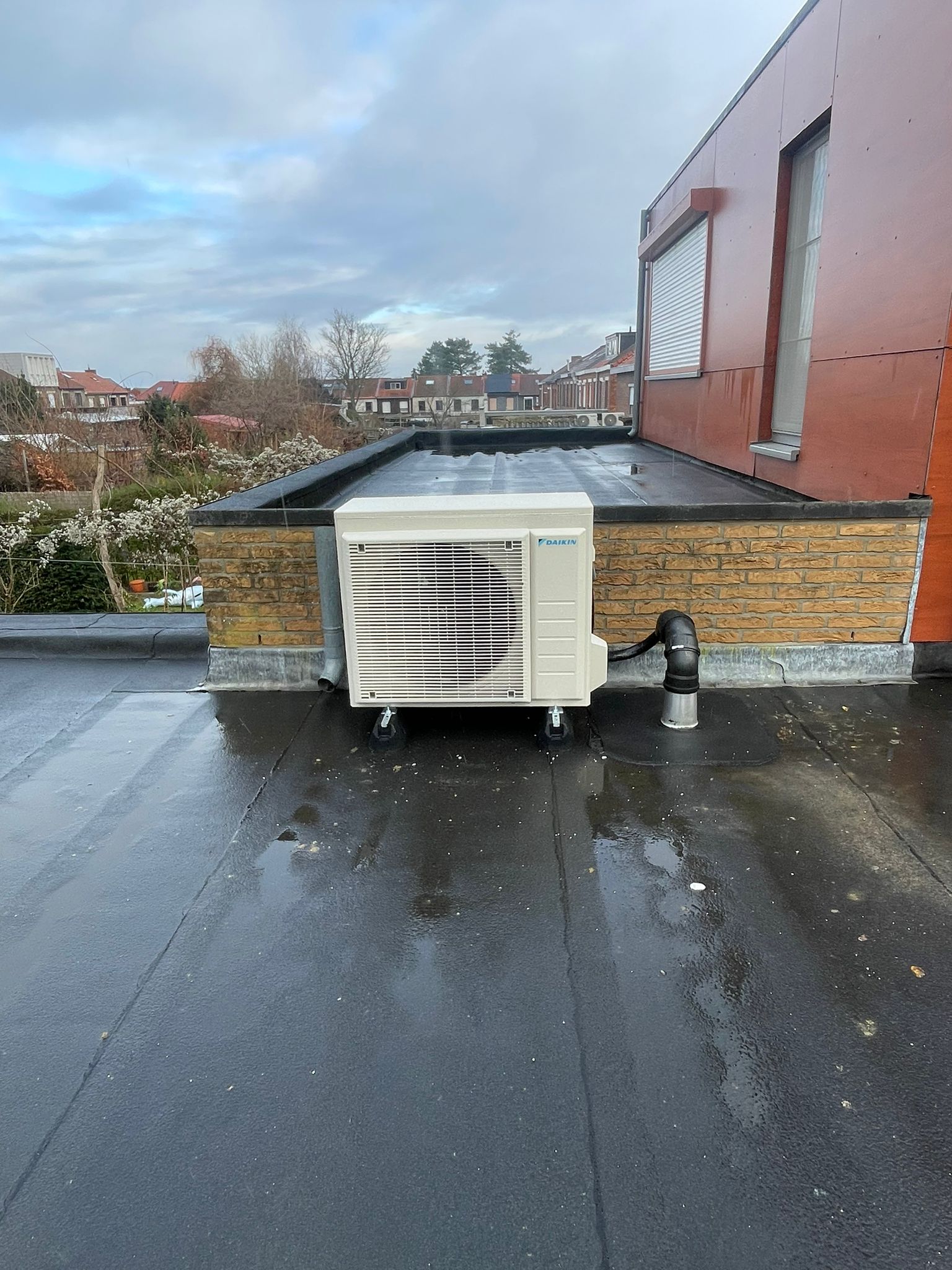 Realisatie 2x Daikin Perfera+ Stylish wit single split aircowarmtepomp te Leuven Realisatie 2x Daikin Perfera+ Stylish wit single split aircowarmtepomp te Leuven