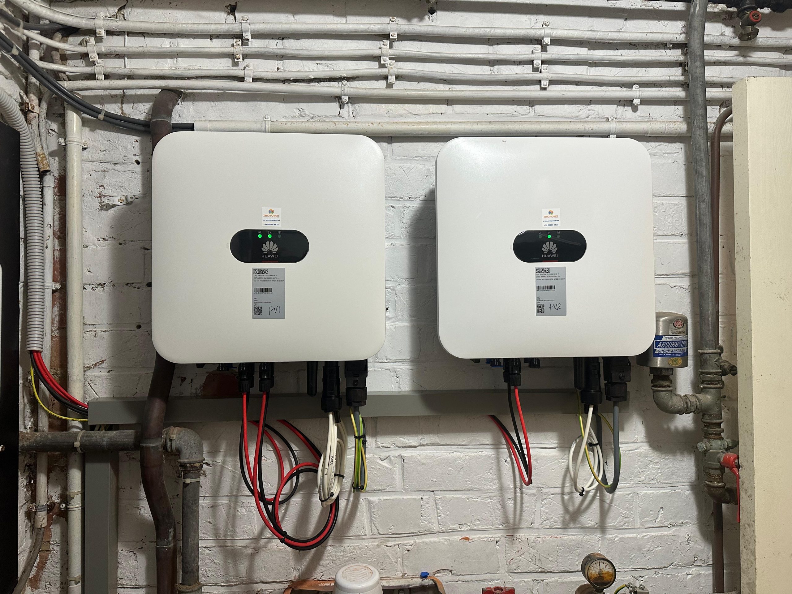 Realisatie 9x JA SOLAR 450Wp Full Black + 4x REC 405 Full Black -10 Huawei Luna batterij op een leien dak te Ukkel