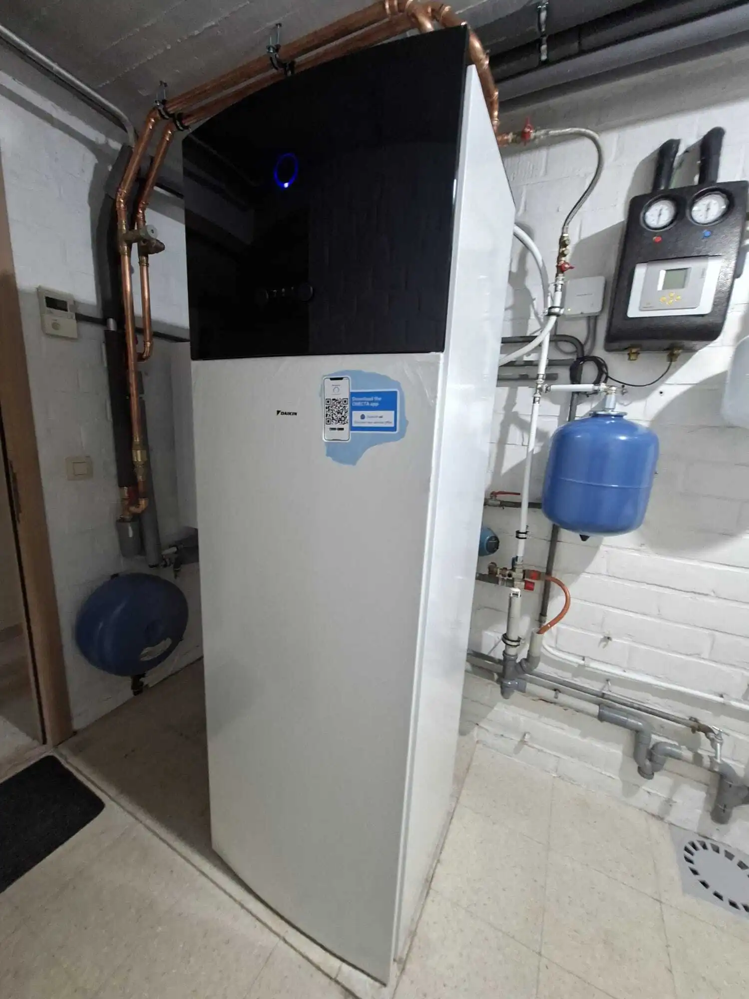 Totaalproject 14x REC 460 Alpha PURE zonnepanelen + Huawei Luna thuisbatterij + Daikin lucht-water warmtepomp hoge temperatuur 3H HT - W (8)