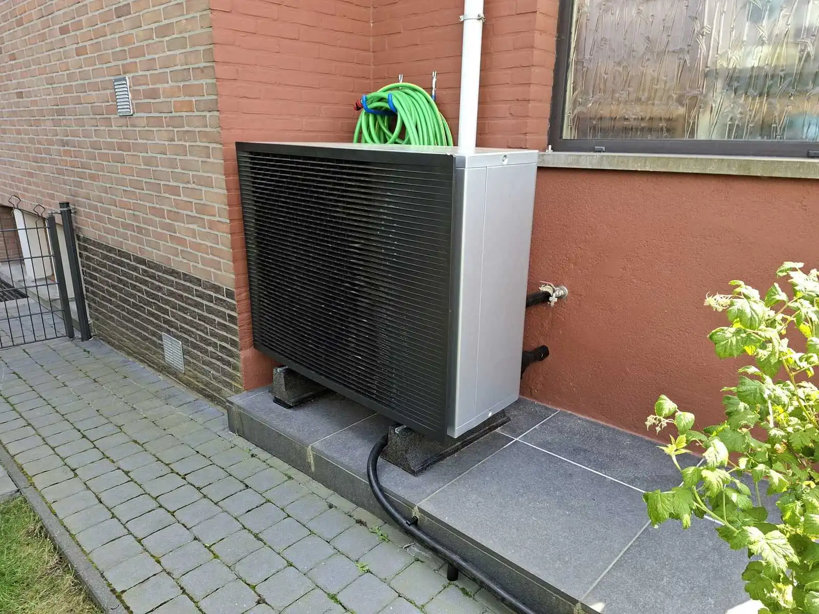 Totaalproject 14x REC 460 Alpha PURE zonnepanelen + Huawei Luna thuisbatterij + Daikin lucht-water warmtepomp hoge temperatuur 3H HT - W (8)