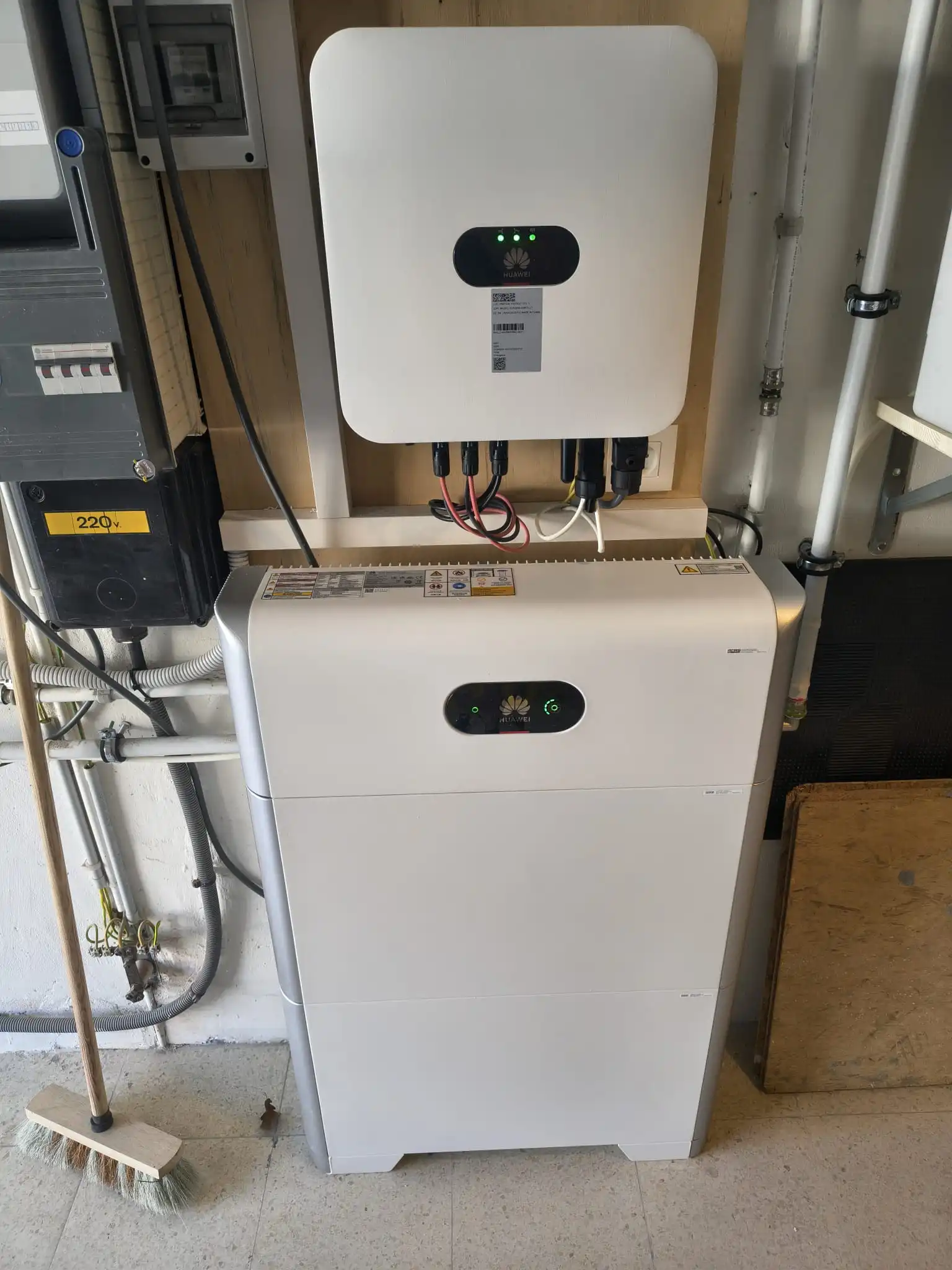 Totaalproject 14x REC 460 Alpha PURE zonnepanelen + Huawei Luna thuisbatterij + Daikin lucht-water warmtepomp hoge temperatuur 3H HT - W