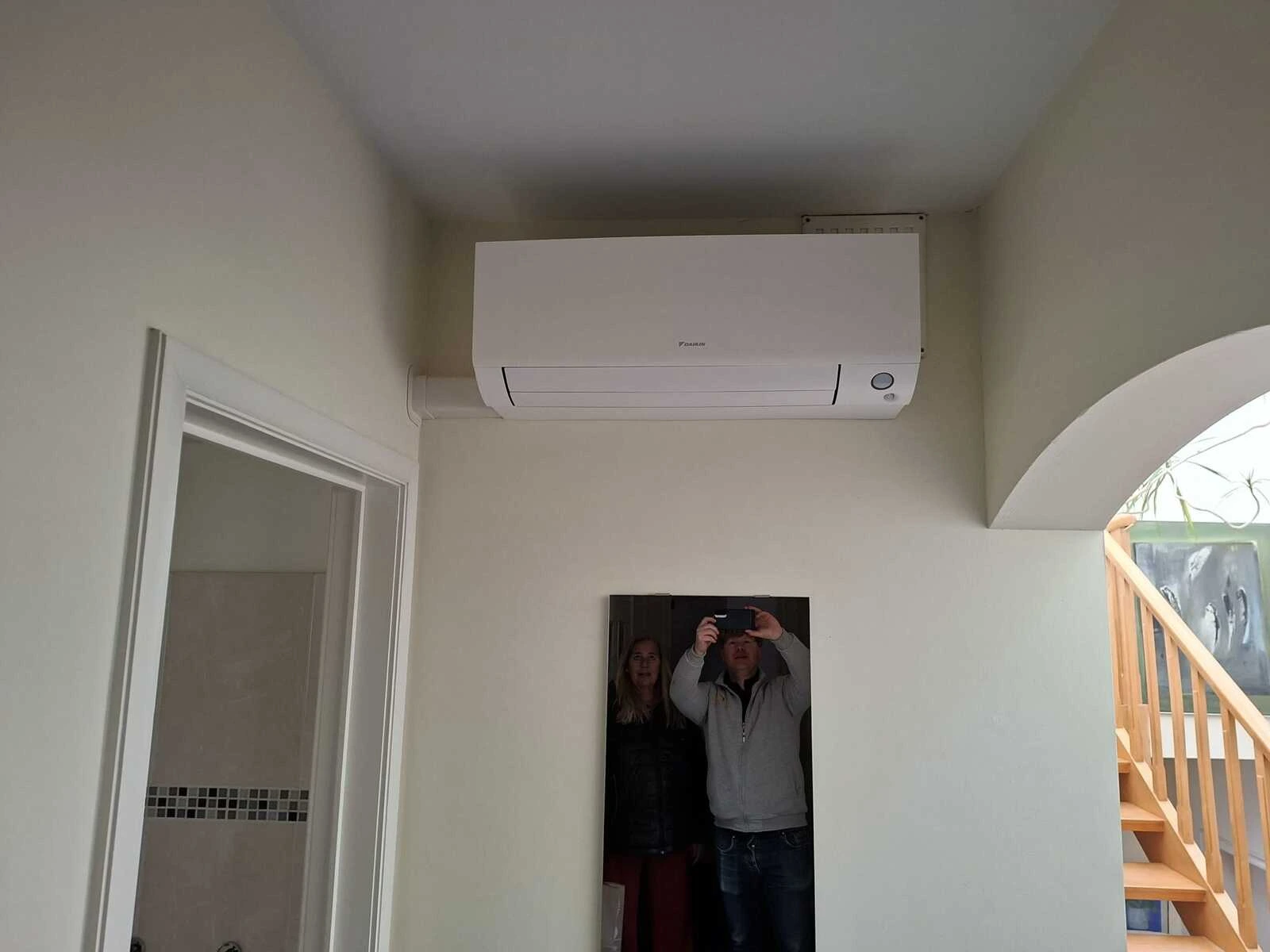 Totaalproject van 26x Denim 440 Wp Full black en Huawei omvormer met 15kW batterij en Smart Guard + 3x Daikin multisplit lucht/lucht warmtepompen met 7 binnenunits te Wezembeek-Oppem