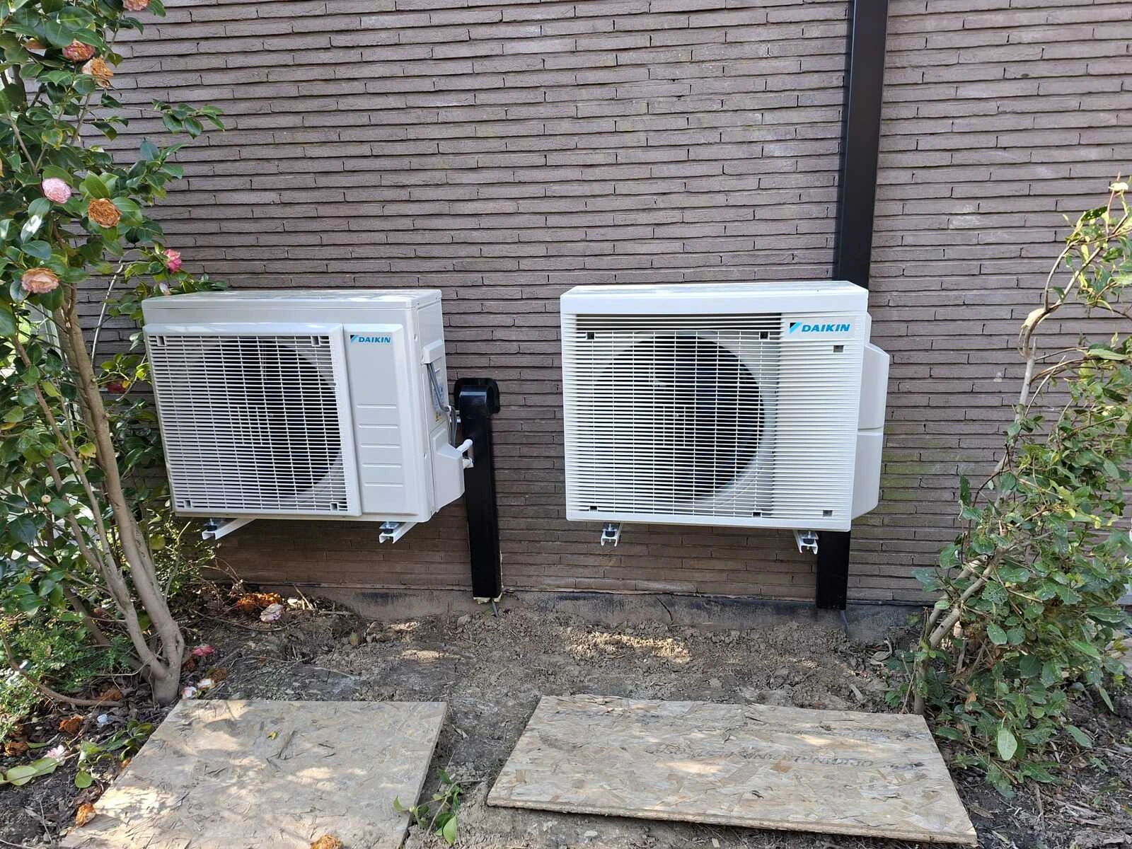 Totaalproject van 26x Denim 440 Wp Full black en Huawei omvormer met 15kW batterij en Smart Guard + 3x Daikin multisplit lucht/lucht warmtepompen met 7 binnenunits te Wezembeek-Oppem